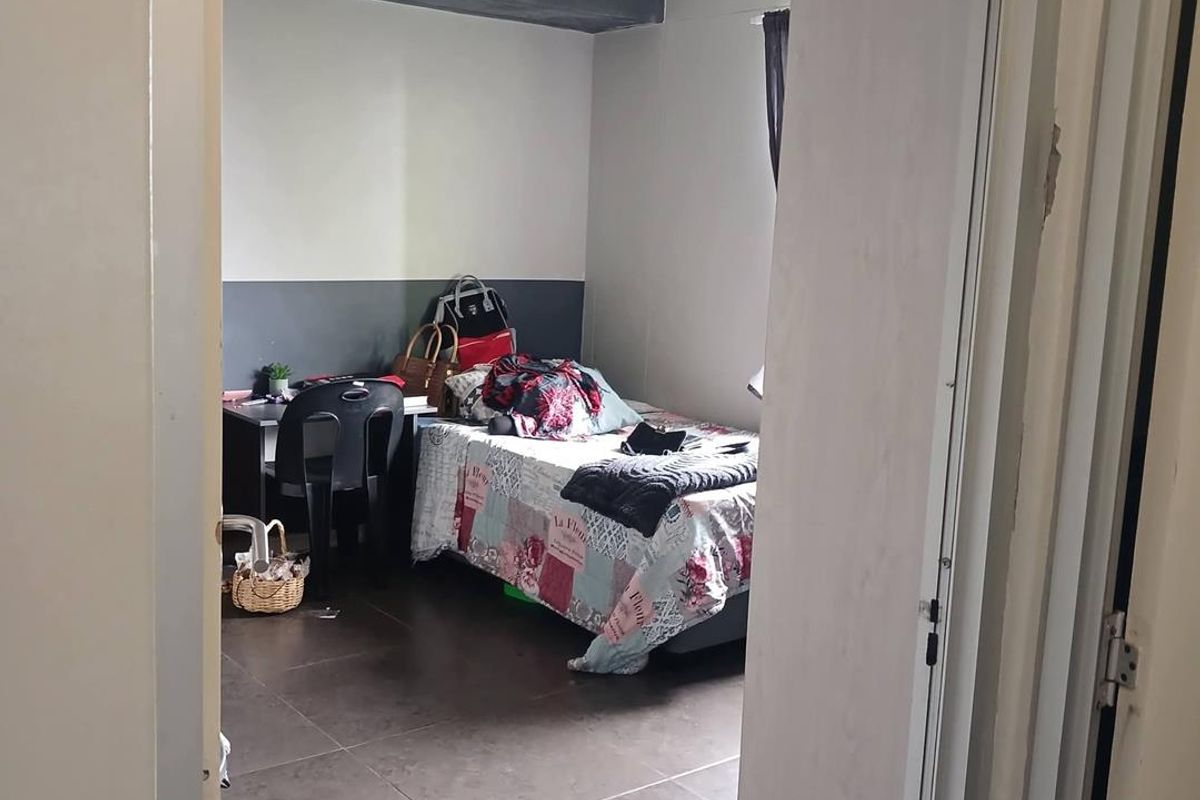 Invest Smartly: Riverport Corner Apartment Awaits! - Photo 3