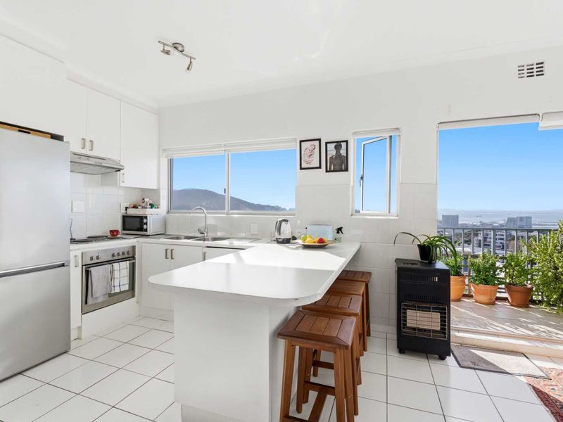 3 Bedroom Apartment - Photo 6