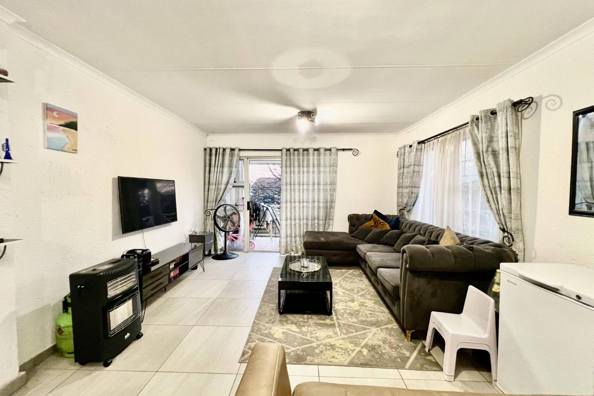 Updated Unit with Contemporary Kitchen & Lounge Area for Sale - Photo 2