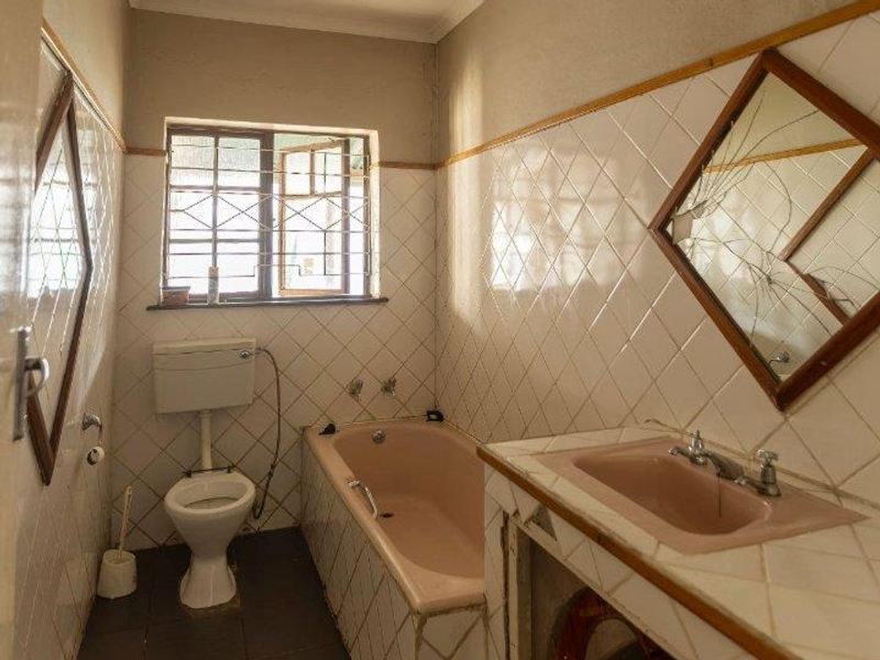 A Classic Kensington Home with Endless Potential - Photo 9