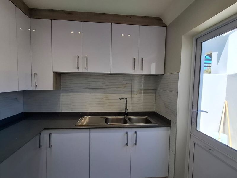 Chic Coastal Home: Style and Comfort in Witsand - Photo 9