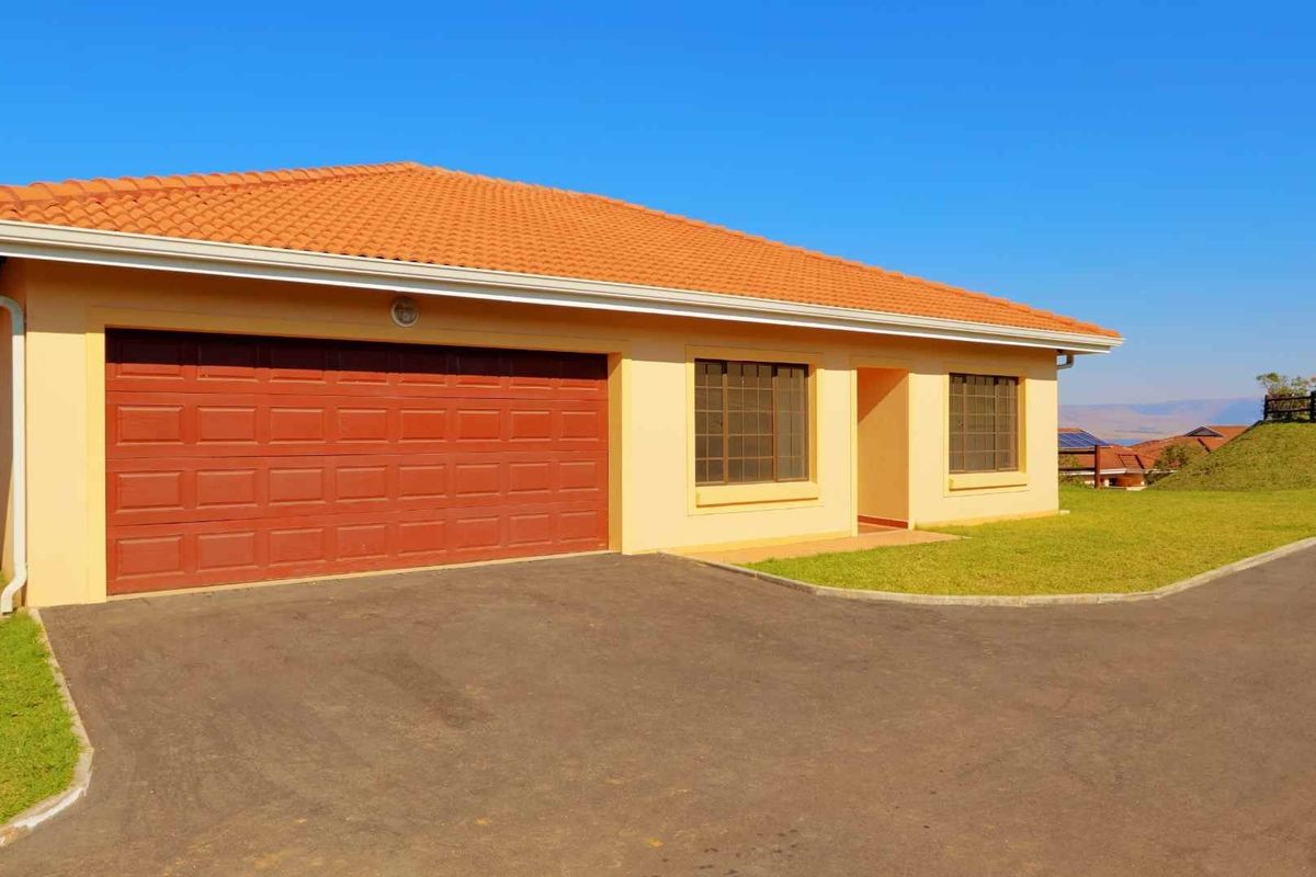 Townhouse in Howick North - Photo 2
