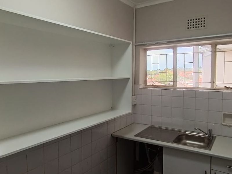 **Charming Newly Renovated Bachelors Apartment for Rent** - Photo 5