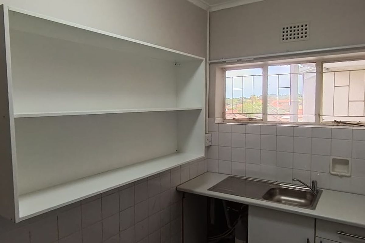 **Charming Newly Renovated Bachelors Apartment for Rent** - Photo 5