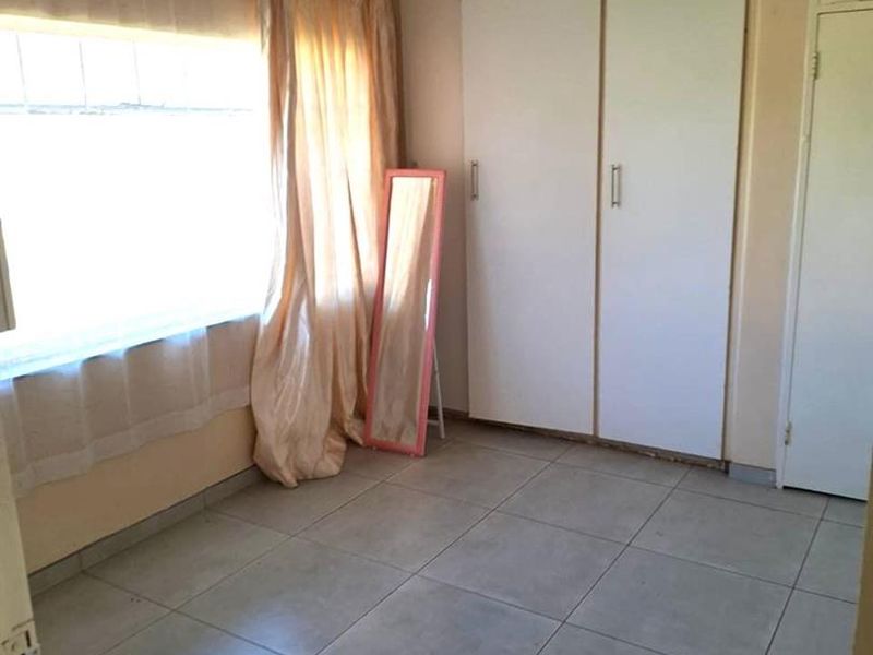 3-Bedroom Pet-Friendly Family Home in Noordsig - Photo 6