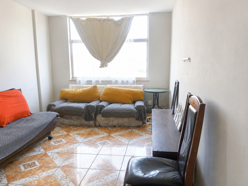 One bedroom For Sale In Bencorrum - Photo 2