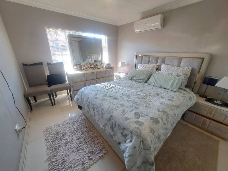 Astonishing neat and open Townhouse - Photo 8