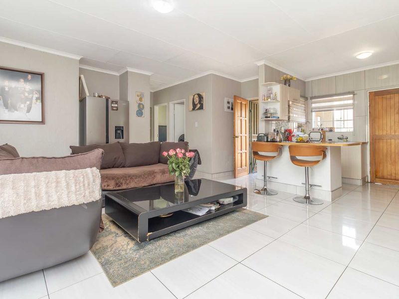 Your Dream 2-Bedroom Home Awaits in Upmarket Little Falls - Photo 7