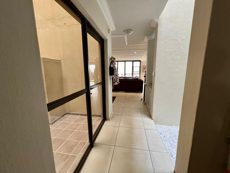 FOR SALE- 4 BEDROOM, 3 STOREY HOUSE IN LONG BEACH, WALVIS BAY, NAMIBIA - Photo 7