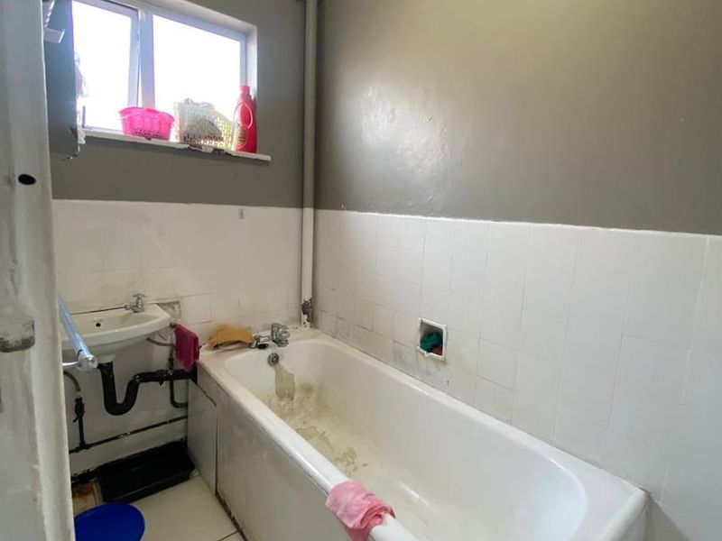 Ready to Move 2 bedroom in a well maintained prime area - Photo 6