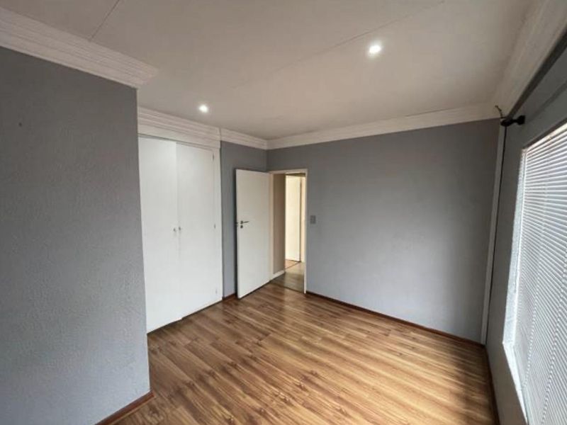 Beautifully Renovated & Well-Maintained 2-Bedroom Duplex with Private Pool, Patio & Built-In Braai - Photo 9