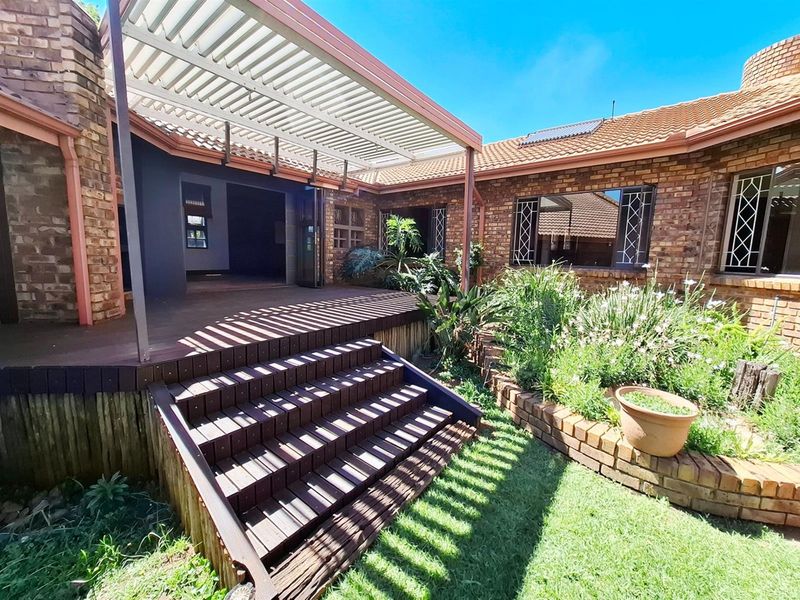 Timeless Elegance in the Heart of Aerorand. - Photo 1