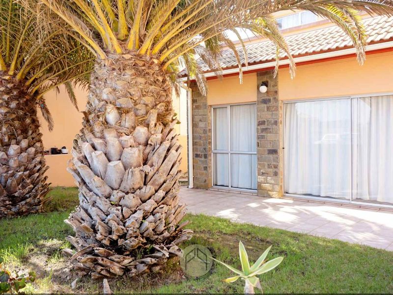 6 Bedroom Double-Storey House WITH TWO FLATS For Sale in Hage Heights, Swakopmund - Photo 6