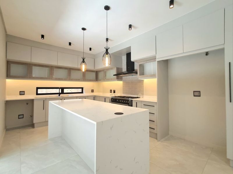 3 Bedroom Cluster in Brackenhurst NEW DEVELOPMENT - Photo 3