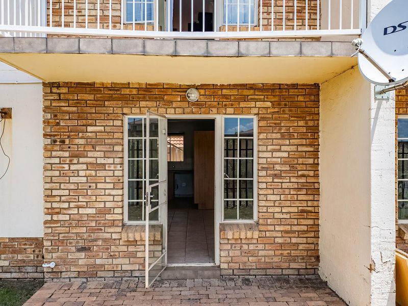 For the Upwardly Mobile - A Perfect One Bedroom Apartment - Photo 3