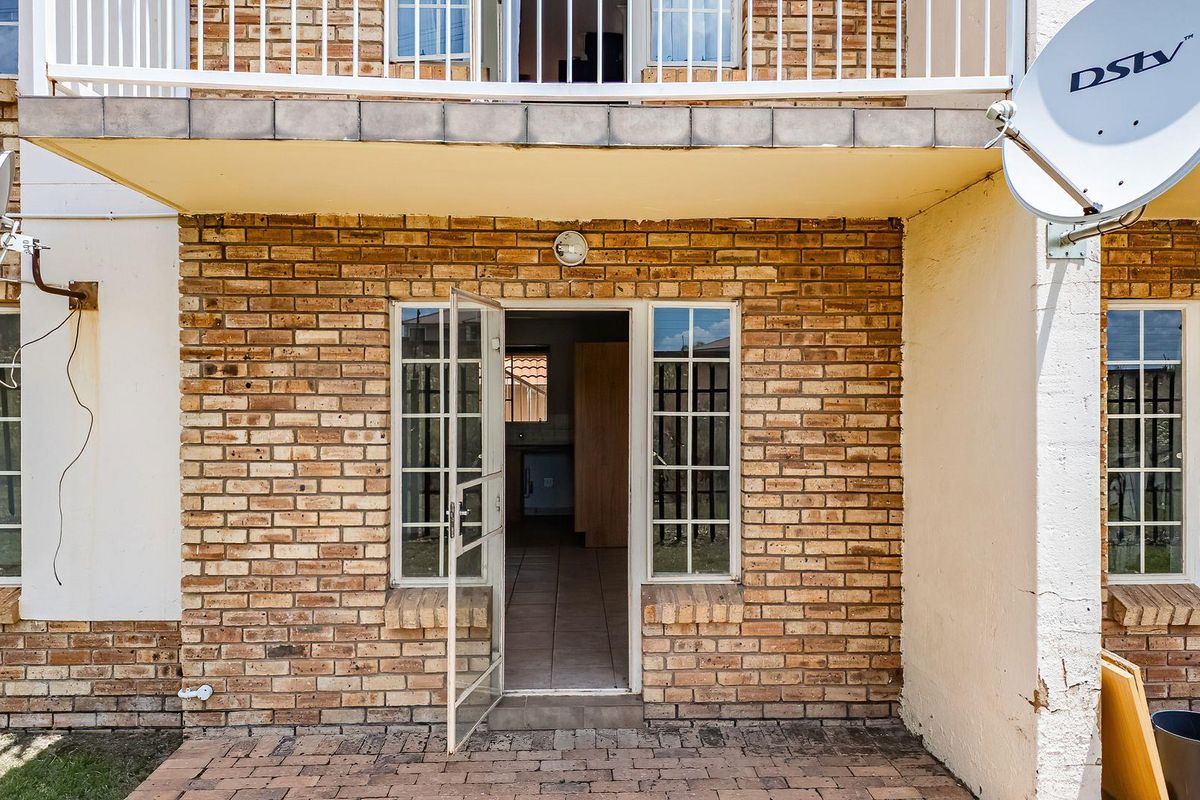 For the Upwardly Mobile - A Perfect One Bedroom Apartment - Photo 3