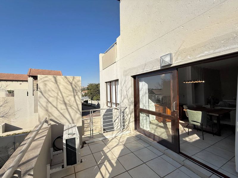 Calling All Investors! Stunning 3 Bedroom Loft in Excellent Estate - Photo 6