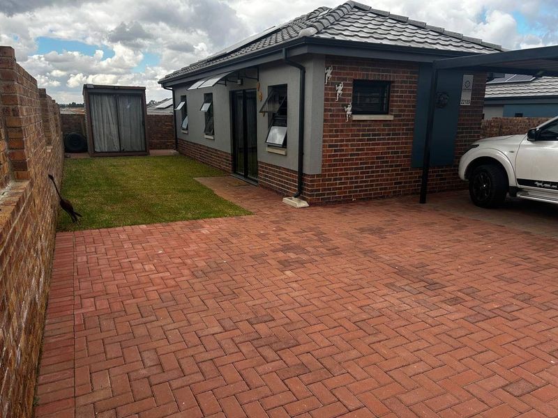 Modern family Living in Lion Pride Estate, Randburg🏠 - Photo 7