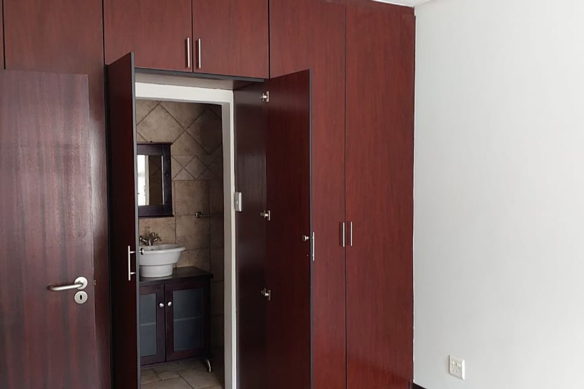 Spacious and secure Townhouse in Eros Park - Photo 2