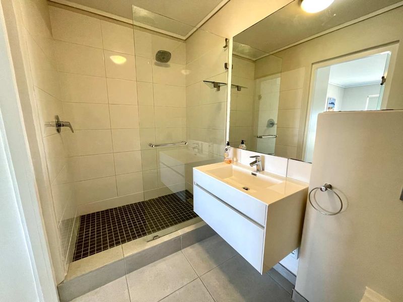 Large 2 Bed, 2 Bath Furnished Apartment- Milnerton - Photo 9