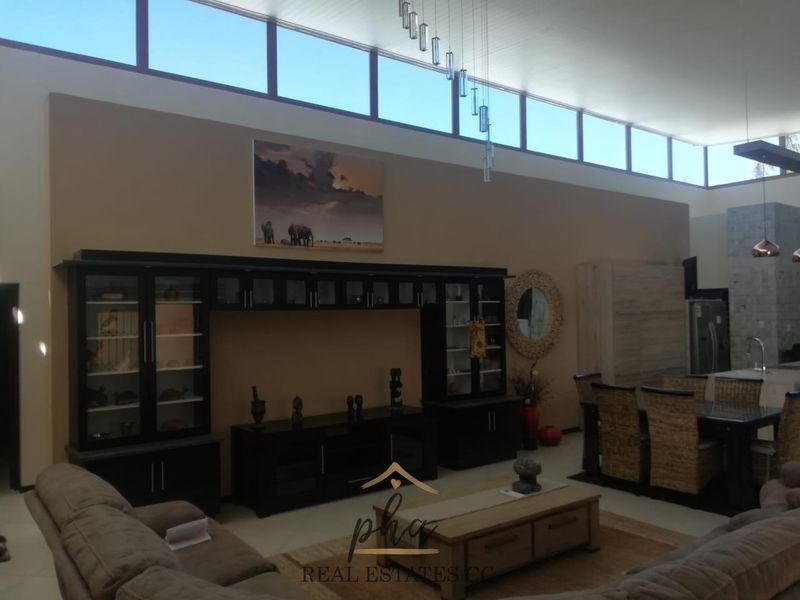 LUXURY 4 BEDROOM HOUSE - TSUMEB - Photo 5