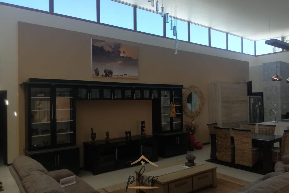 LUXURY 4 BEDROOM HOUSE - TSUMEB - Photo 5