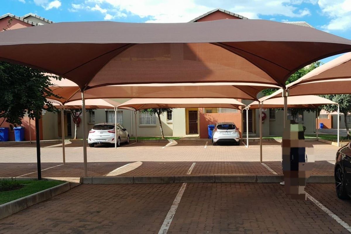 Stunning 2 bedroom unit in secure complex - Photo 5