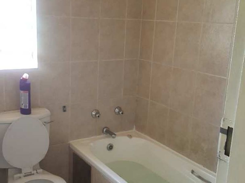 Stunning 2 bedroom Apartment - Photo 8