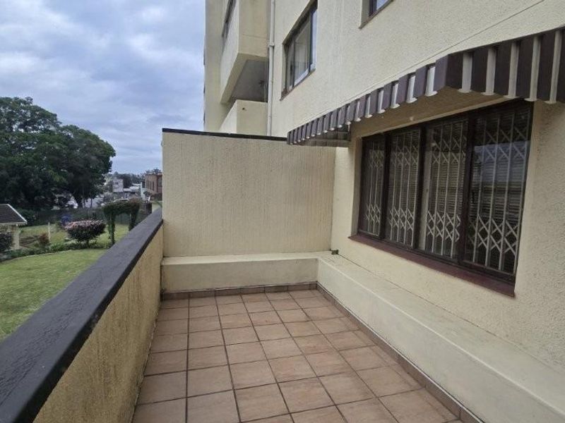 UNIQUIE (94 SQM) (1ST FLOOR FLAT) WITH 2 LOUNGES, OPEN BALCONY &amp; GARAGE. - Photo 9