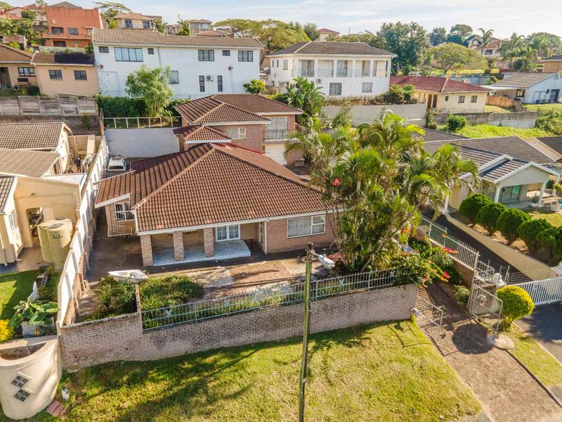 Spacious, Sea Views and Income Generating Family Home - Photo 6