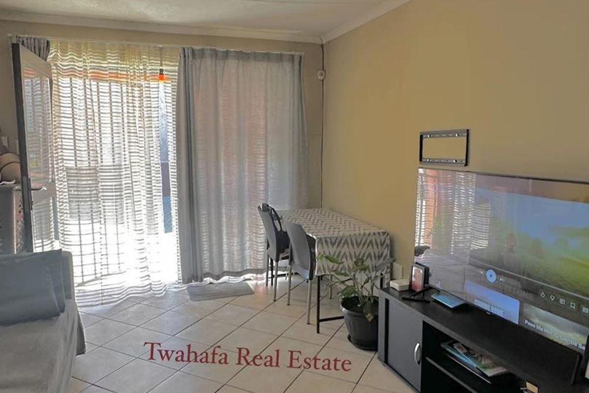 Income generating townhouse - Photo 3