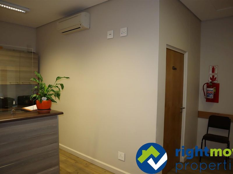 Neat and Well maintained unit in Medical Centre complex. - Photo 5
