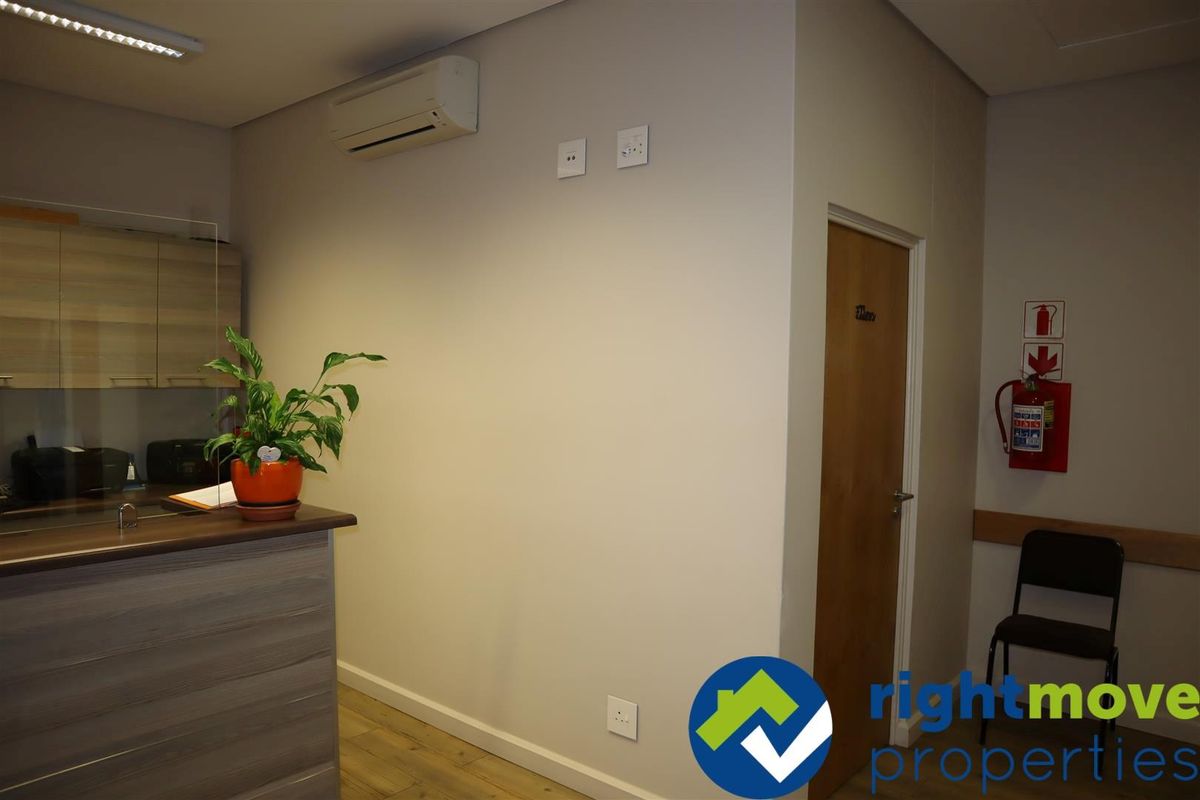 Neat and Well maintained unit in Medical Centre complex. - Photo 5