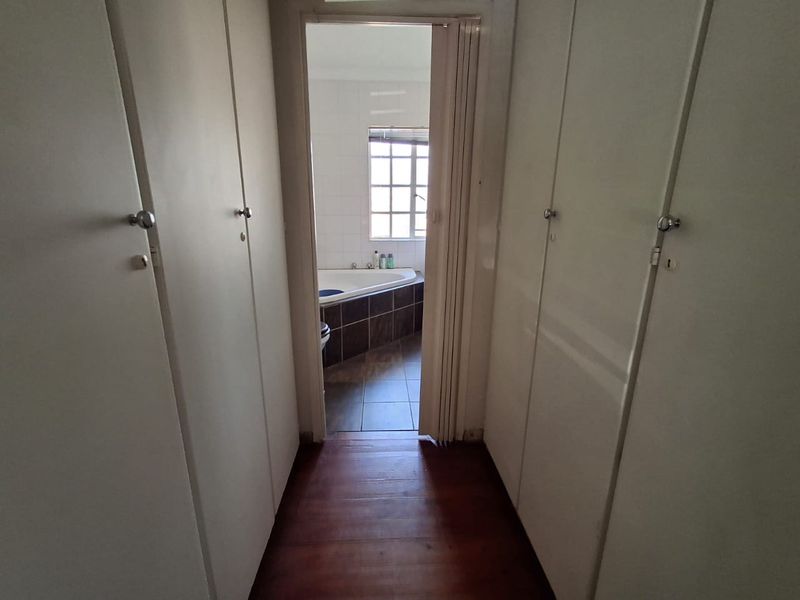Spacious simplex in sought after complex - Photo 5