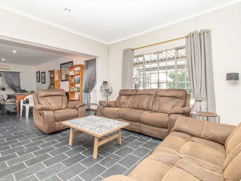 "Eco-Friendly Elegance:  Solar Panels, Inverter and more" - Photo 7