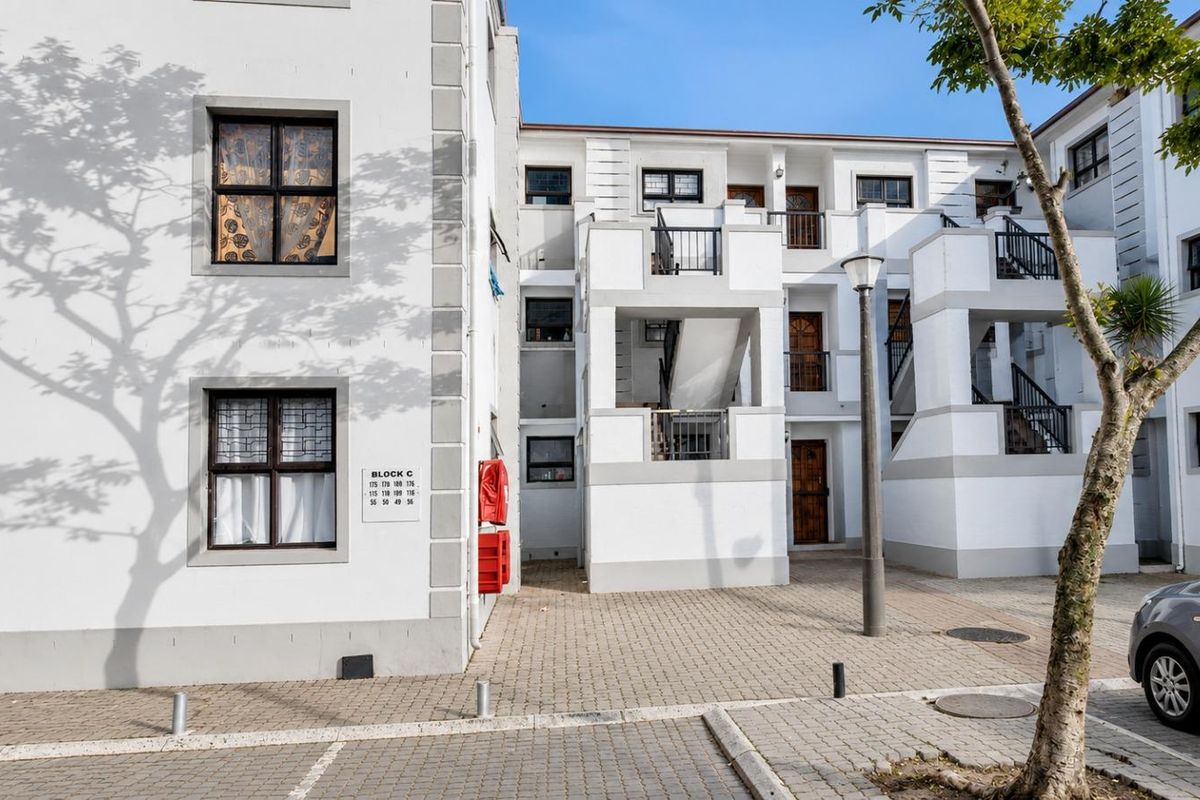2-Bedroom First Floor Flat in Secure Gated Complex - Photo 2