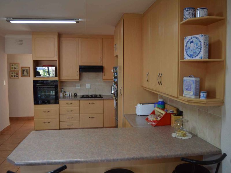 5 Bedroom Family Home For Sale in Brackendowns - Photo 9