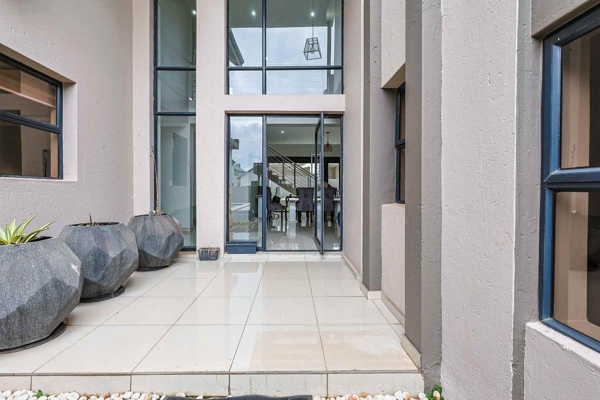 Luxury Family Living in The Hills Game Reserve Estate - Photo 5