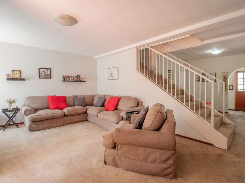 Charming Townhouse: Spacious & Conveniently Located! - Photo 6