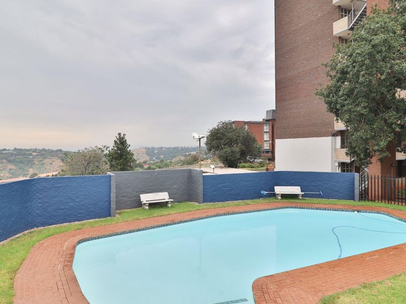 Refurbished 3 bed, 2 bath apartment - Photo 6