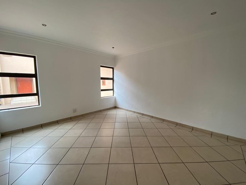 5 Bedroom  Townhouse for sale In Kosmosda - Photo 5