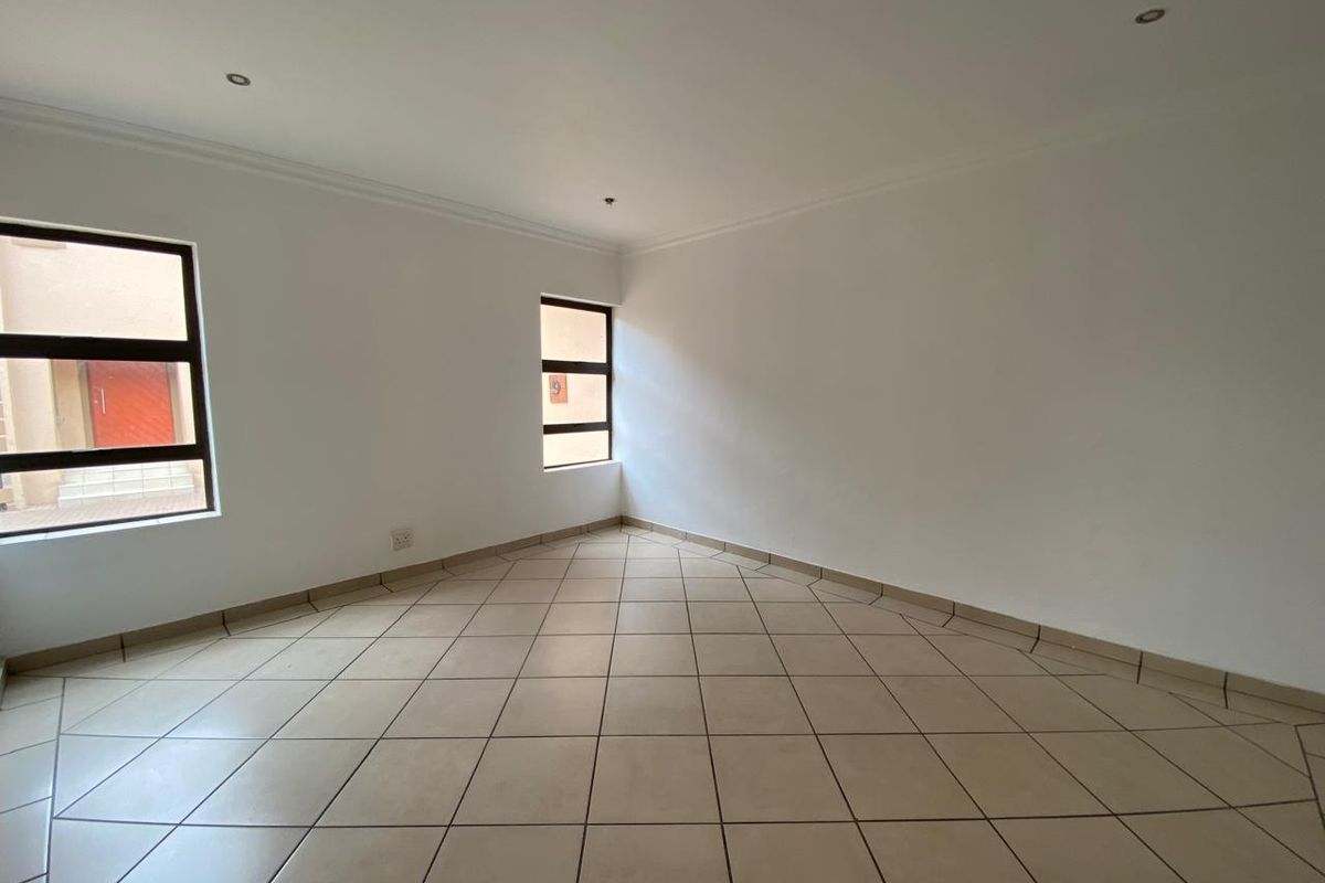 5 Bedroom  Townhouse for sale In Kosmosda - Photo 5