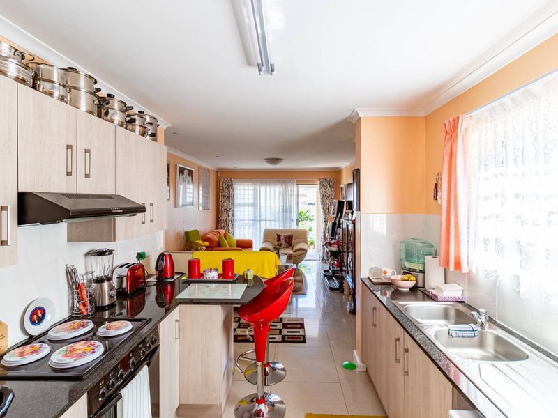 3 Bedroom Townhouse for Sale in Fairview - Photo 8