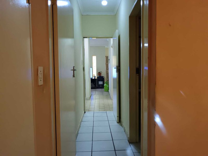 Spacious Living & Entertaining in The Orchards! - Photo 3