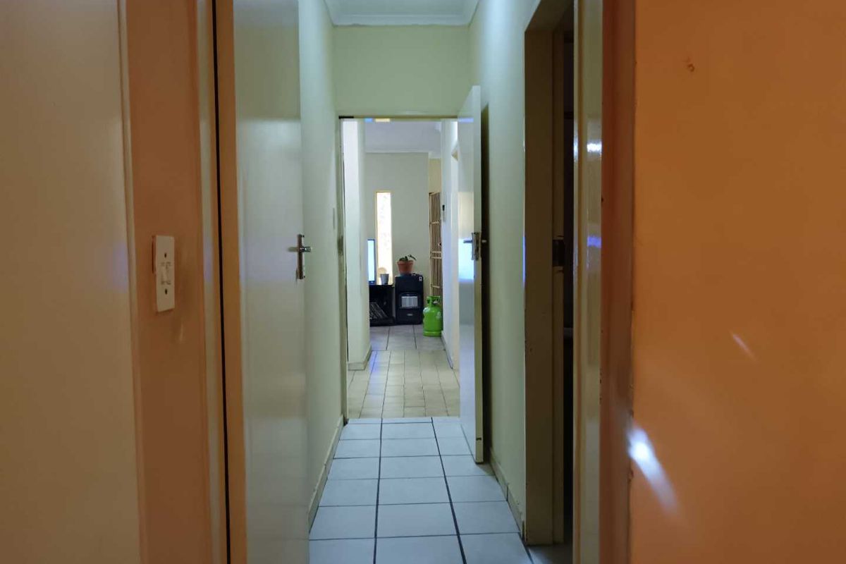 Spacious Living & Entertaining in The Orchards! - Photo 3