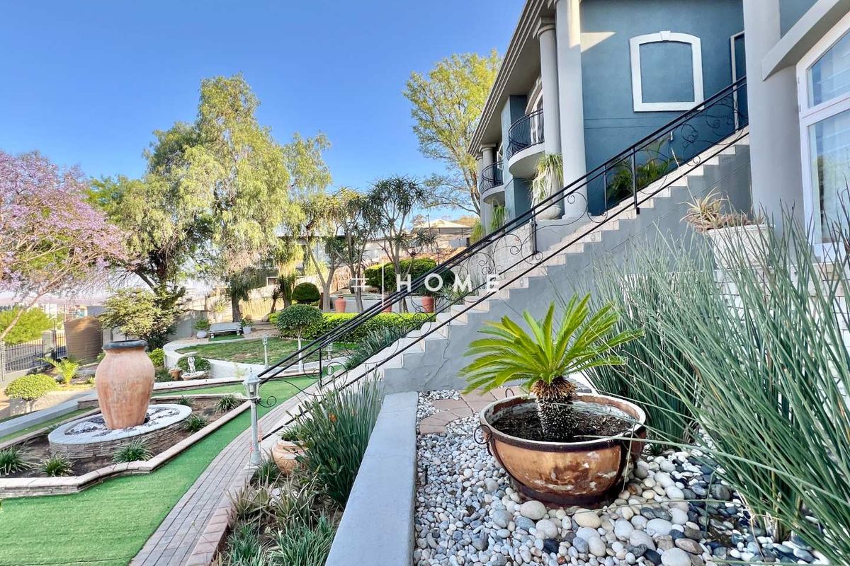 Mansion with breathtaking city views! - Photo 5