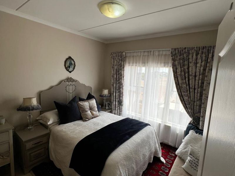 Retire in beautiful 2-bedroom apartment - Photo 8