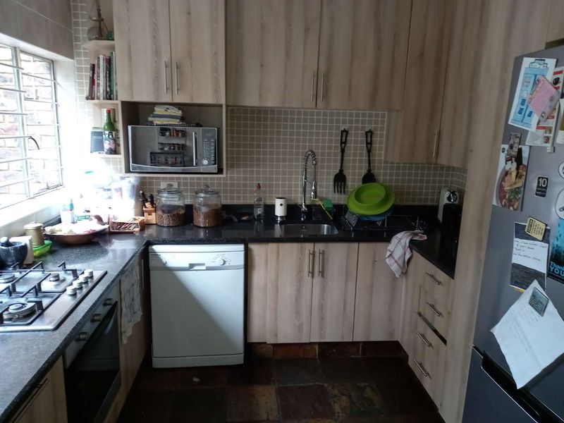 2 Bedroom 1 Bathroom unit in Cresta - Photo 5