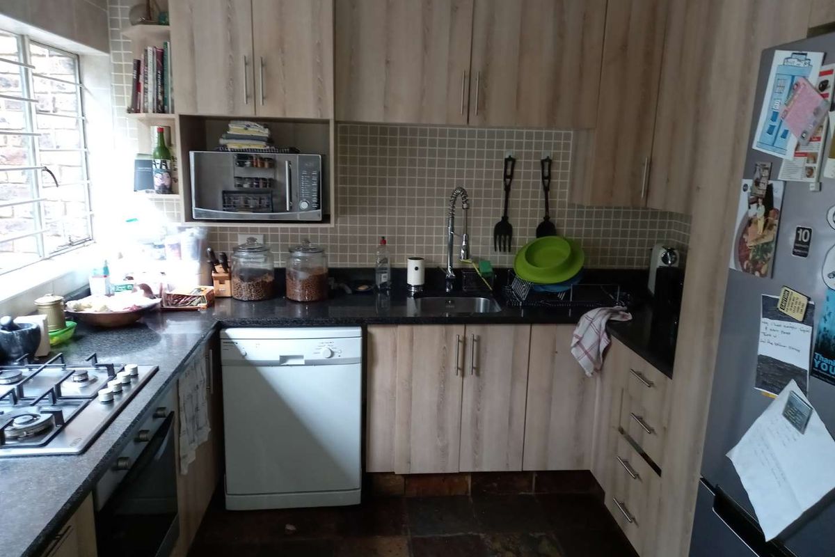 2 Bedroom 1 Bathroom unit in Cresta - Photo 5