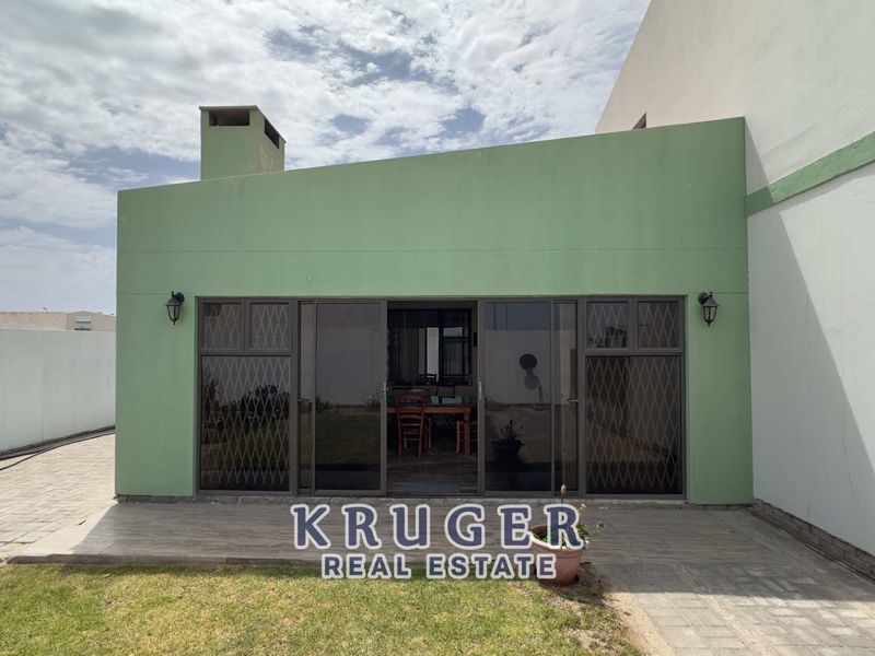 For sale - 3-bedroom home with 2-bedroom flat - Photo 2